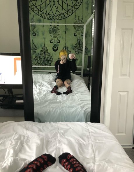 sadlittlesun onlyfans nudes porn