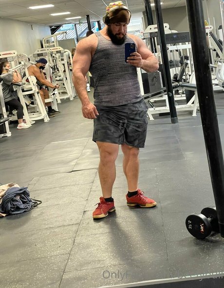 beefybull onlyfans model images