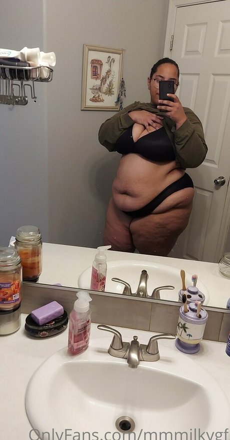 mmmilkygf onlyfans nude tits