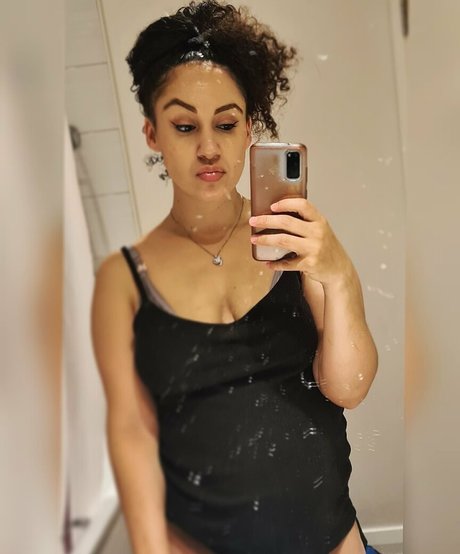 famous ladyboy onlyfans top depiction