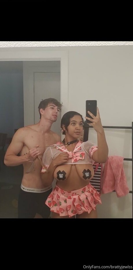 brattyjewlss onlyfans model images