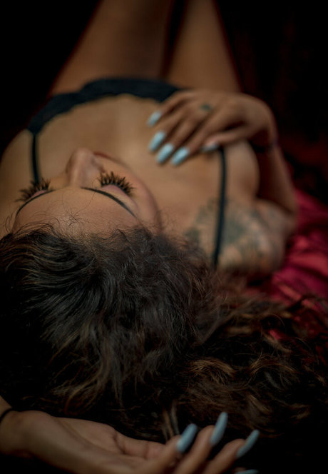 arielstripfree only fans pic