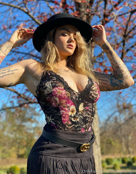 thefitpizzagirl onlyfans model