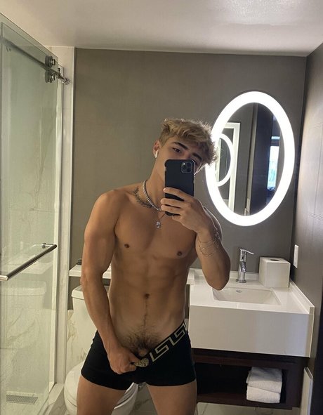 prettyboyaedan only fans pictures