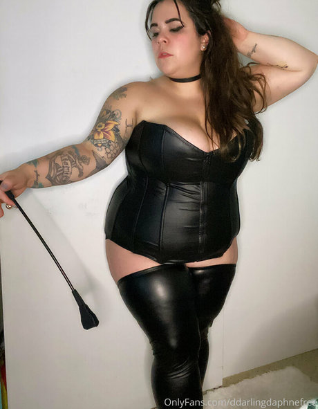 ddarlingdaphnefree onlyfans topless