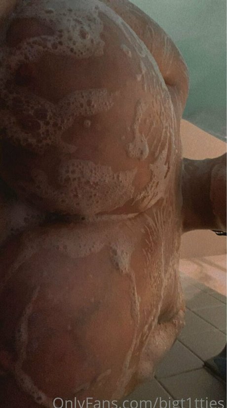 bigt1tties onlyfans leak nude
