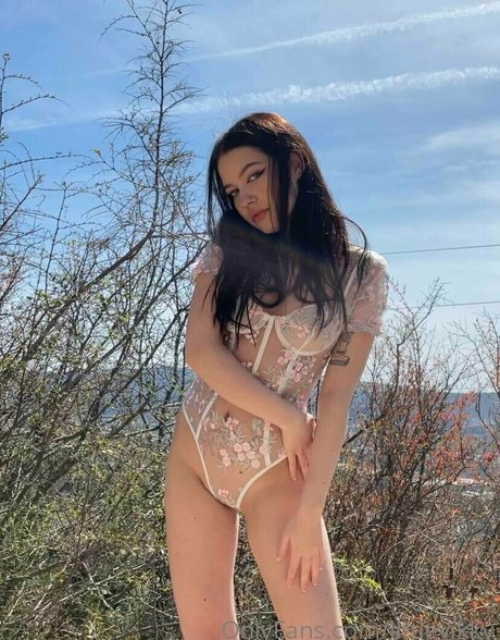 littlevikky leaked onlyfans pictures