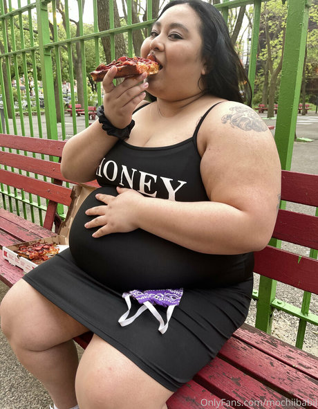 mochiibabii only fans pics