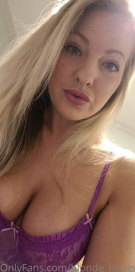 blonde honey22 onlyfans xxx