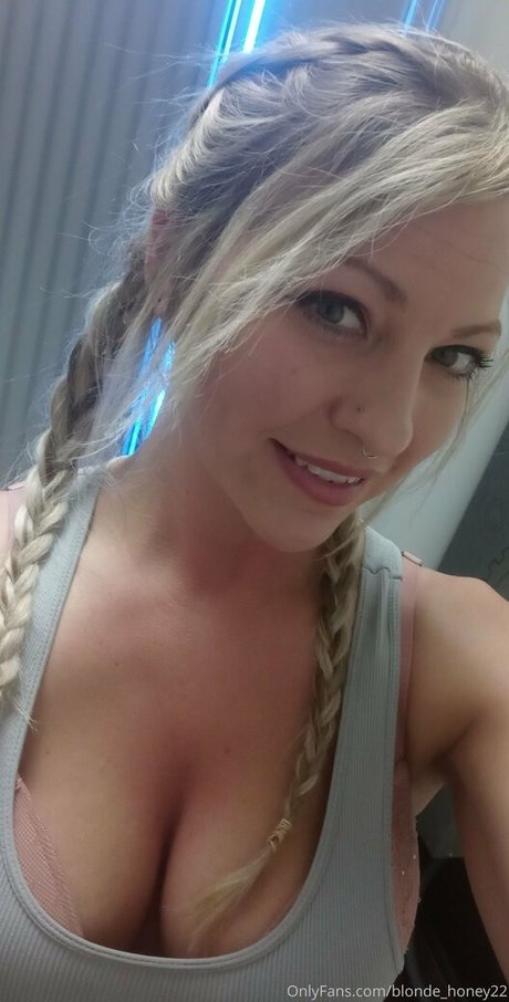 blonde honey22 leaked onlyfans