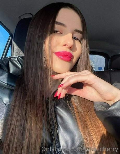 julia cherry nude onlyfans pics