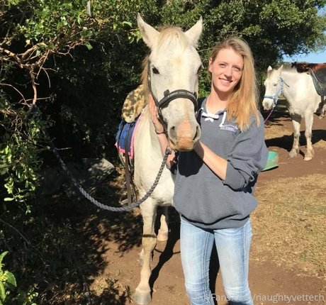 naughtyvettech onlyfans naked