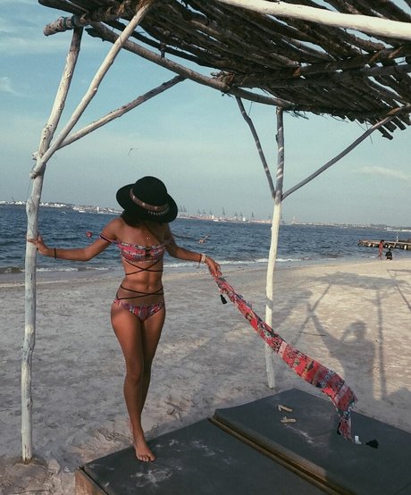 Alicia Londono onlyfans leaked.