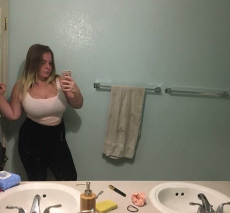 chubby latina onlyfans free photo