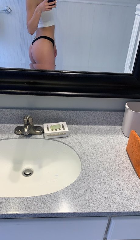 Alison L onlyfans model