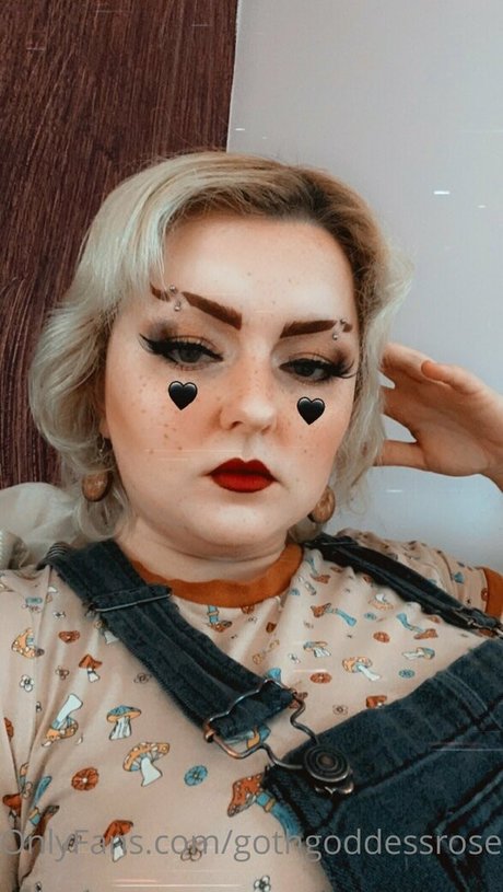 gothgoddessrose onlyfans naked