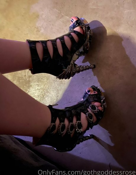 gothgoddessrose onlyfans pics