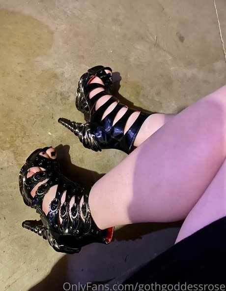 gothgoddessrose onlyfans model photo