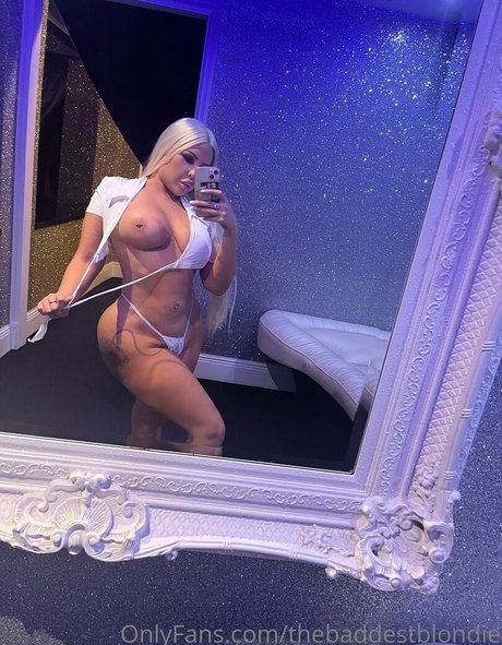 thebaddestblondie onlyfans sexy