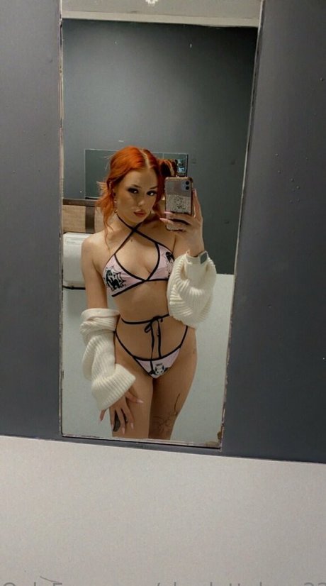 charlottelucy22 tits onlyfans