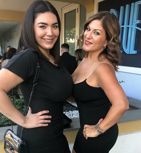 Nicky Nicole onlyfans naked leaked