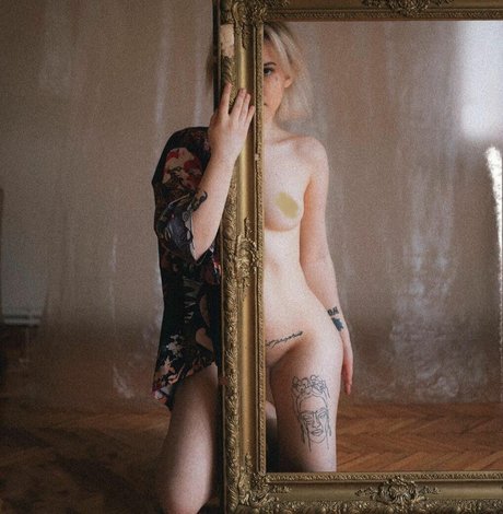 Simge Akkus onlyfans strip