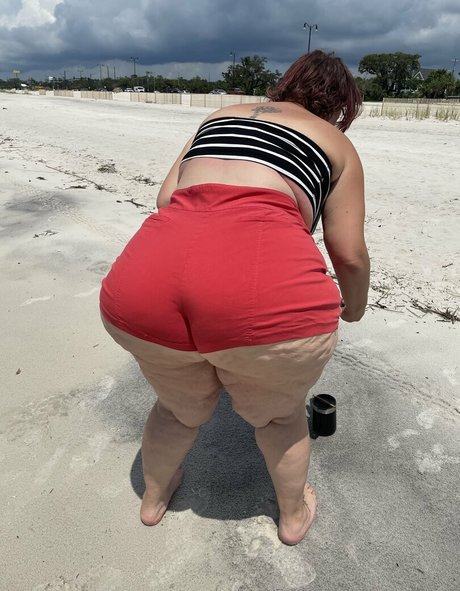 hourglassleigh only fans nudes