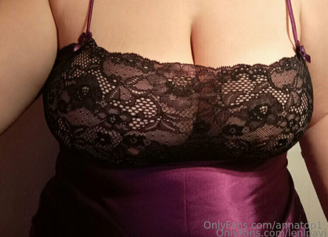 annatop1 onlyfans strip tease