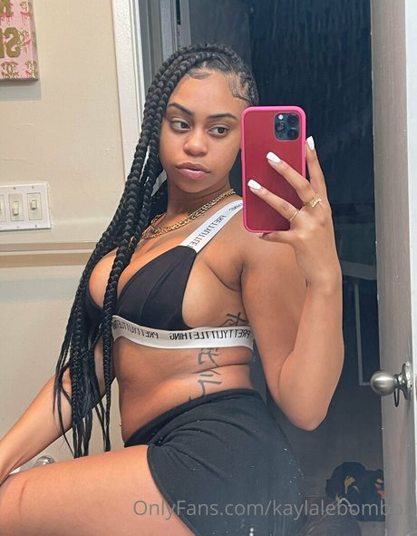 kaylalebombbb onlyfans striptease