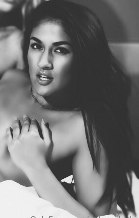 onlynadeshi onlyfans public photos