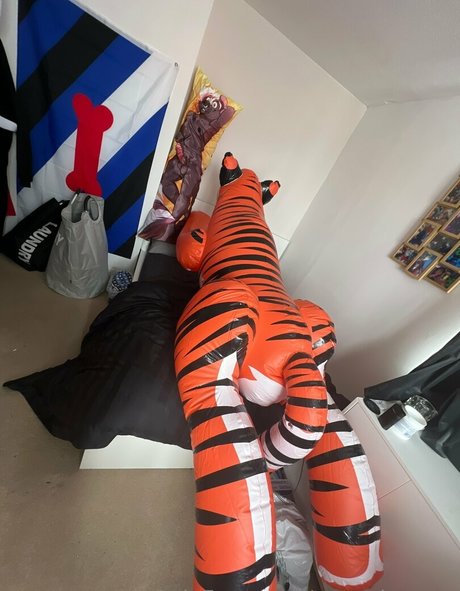 squeaky pup onlyfans model photos