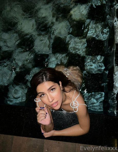 Evelyn Felix onlyfans tits