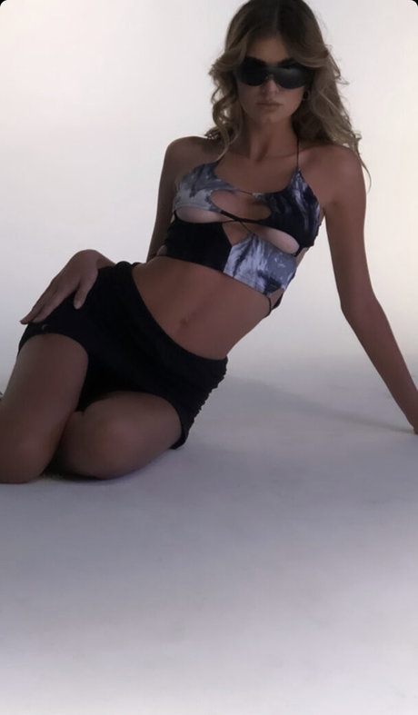 Lis Cortez onlyfans strip