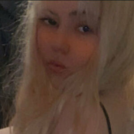 chewywaifu2 onlyfans posts