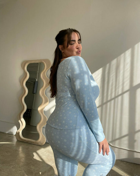 juliiaaberitttt onlyfans naked leak