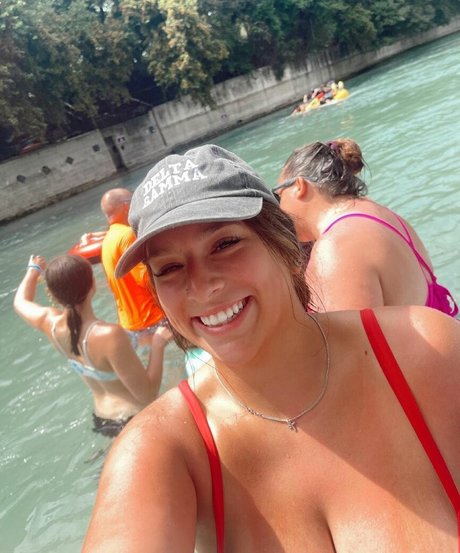 naked men onlyfans naked selfie