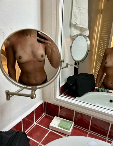 avadeluca21 onlyfans nude pics