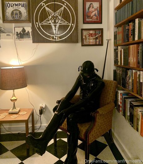 manfromearth onlyfans explicit content