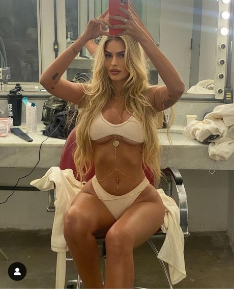 Yasmin Brunet onlyfans post