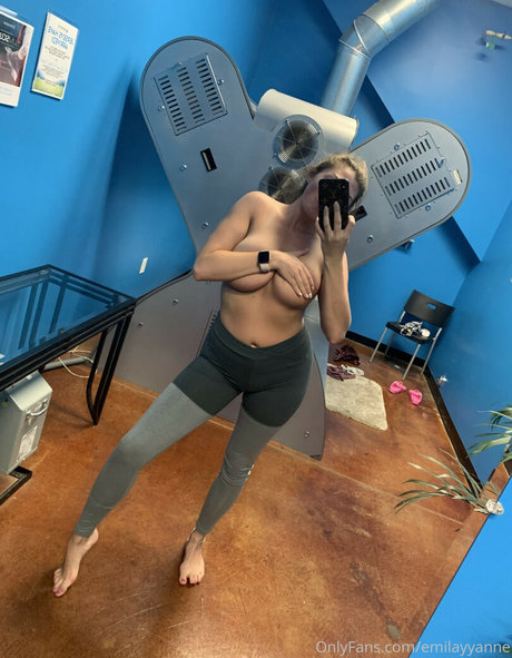 Emilayyy Babayy onlyfans model photos