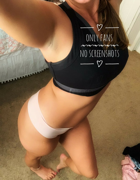 Emilayyy Babayy onlyfans leaj