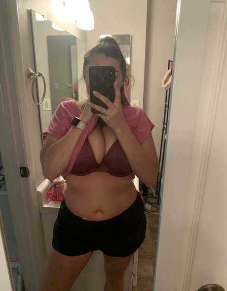 Emilayyy Babayy onlyfans leak