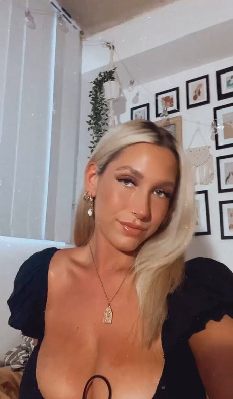 Ariel D onlyfans creator