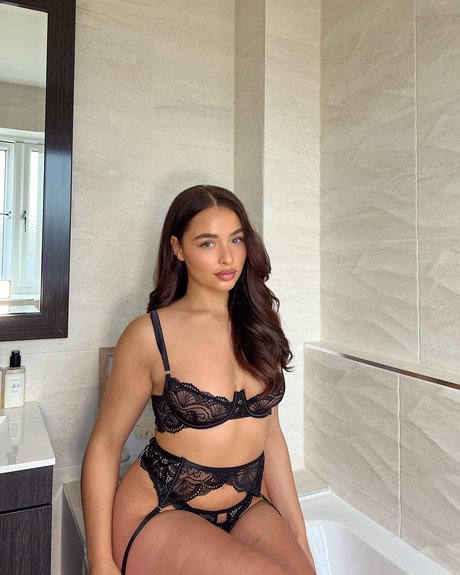 Clo Lloyd onlyfans leaks