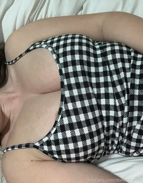 Doreencurves onlyfans star