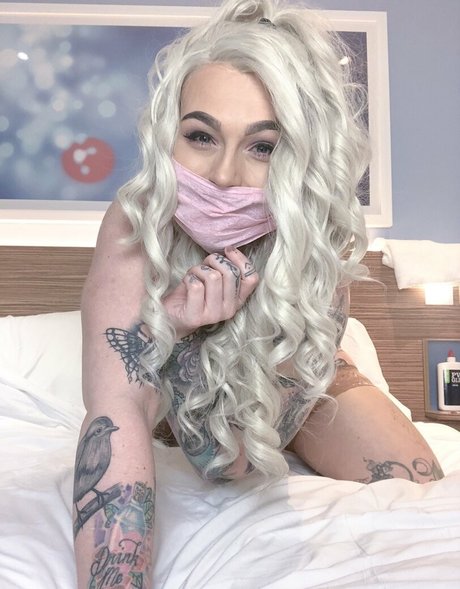 naughtynaturalnova onlyfans nude photos