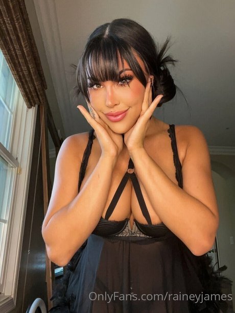 Rainey James onlyfans ass