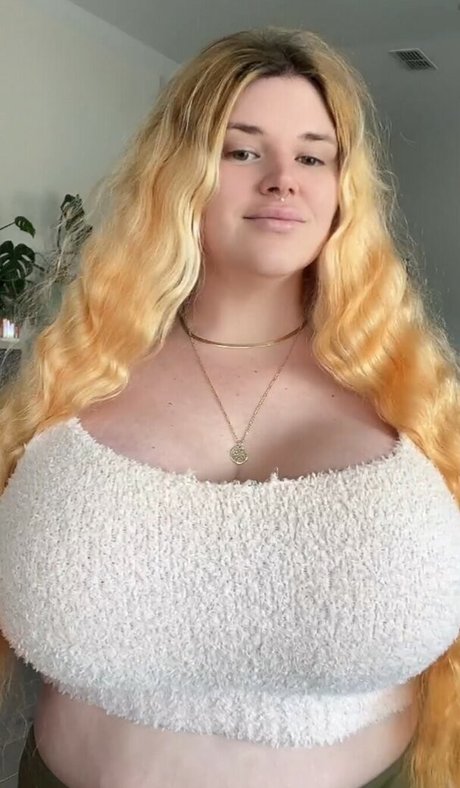 Penny Underbust only fans pictures