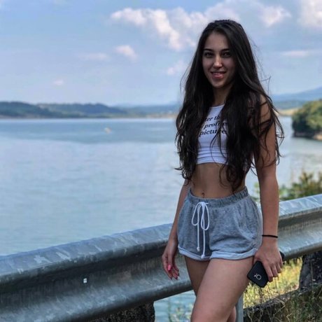 Madalina Mates strip onlyfans