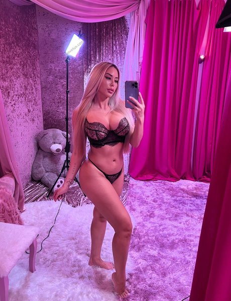 Luxiboo onlyfans strip tease